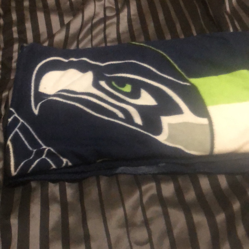 Items - Picture 2 of 4